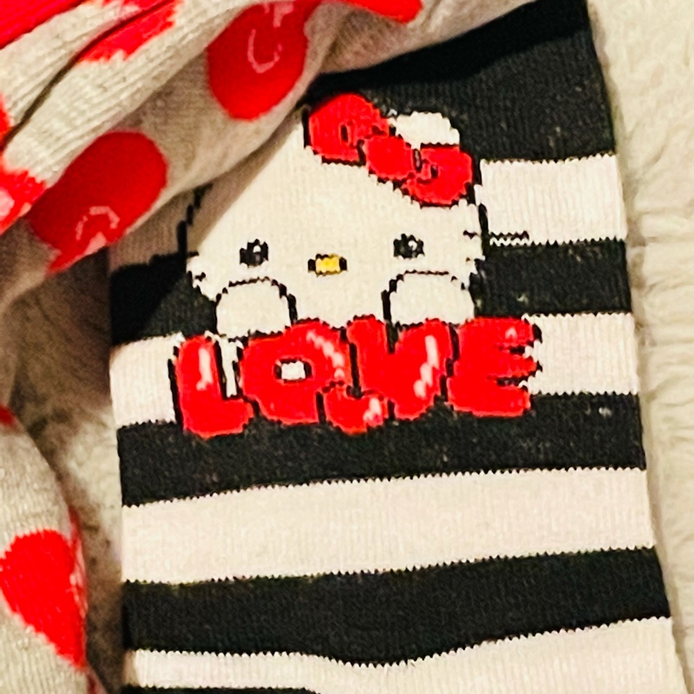Sanrio Hello Kitty Valentine’s Socks pack of 5 pairs - Picture 6 of 7